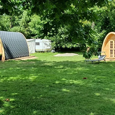 Und Camping Pods