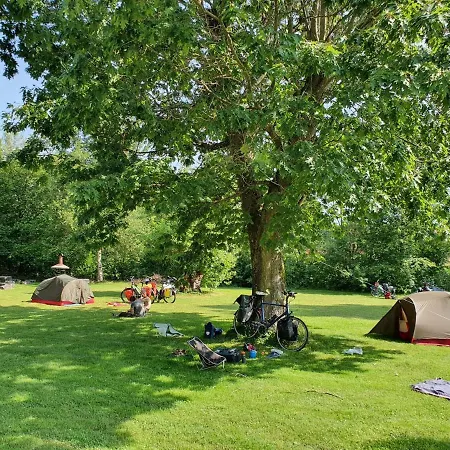 Und Camping Pods